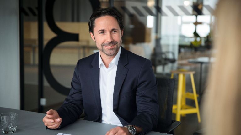 Portrait photograph of Marwin Ramcke, Managing Director of the EOS Group and responsible for the Eastern Europe region
