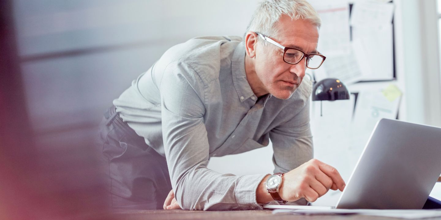 Sale of receivables: A man at his laptop.
