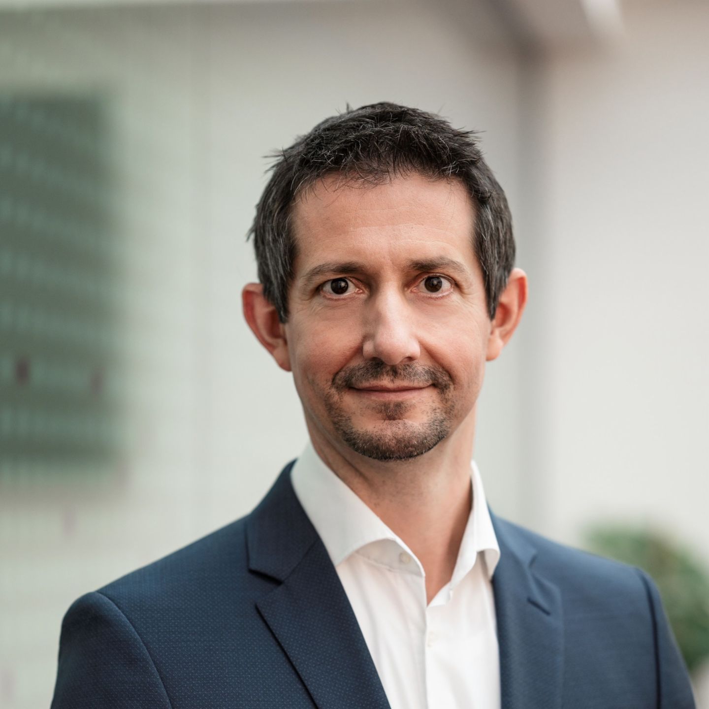 Ein Porträtfoto von Slavomír Salát, Sales Director EOS KSI, Slowakei.