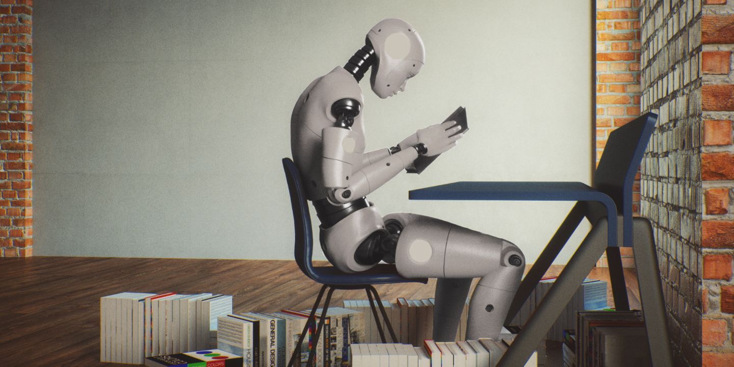 Künstliche Intelligenz: Ein Roboter drückt die Schulbank und liest Bücher.