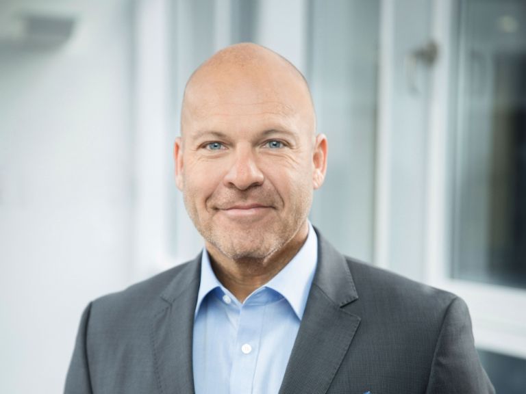 Portrait von Jörg Schweda, Geschäftsführer bei EOS Deutscher Inkasso-Dienst GmbH