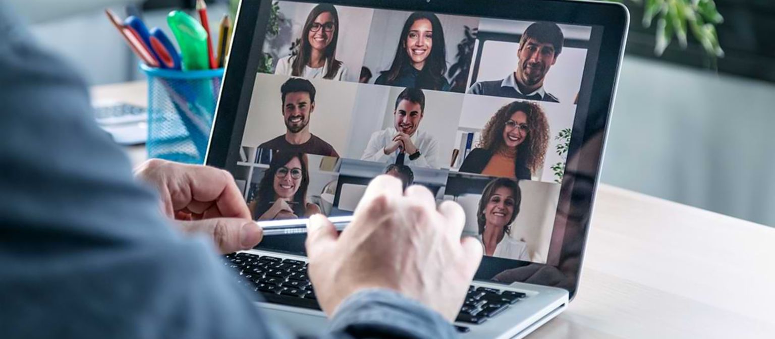 EOS fiscal 2020/21: Staff take part in a video call