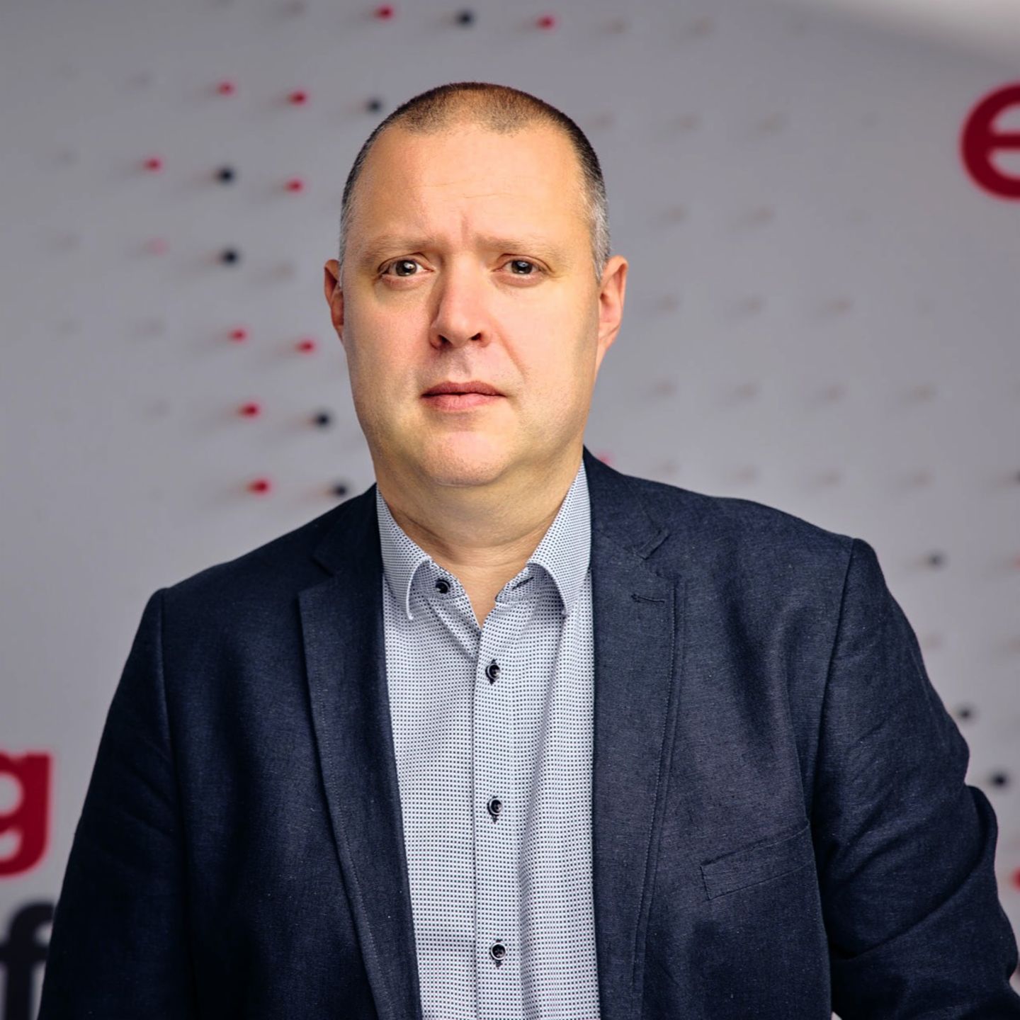 Siniša Nišavić, Director of Investment Management bij EOS in Slovenië, geportretteerd