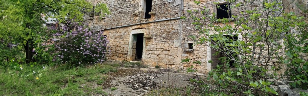 A photo shows a dilapidated building in Režanci, Croatia. A ‘stranded asset’ that EOS Croatia is putting back on the market.